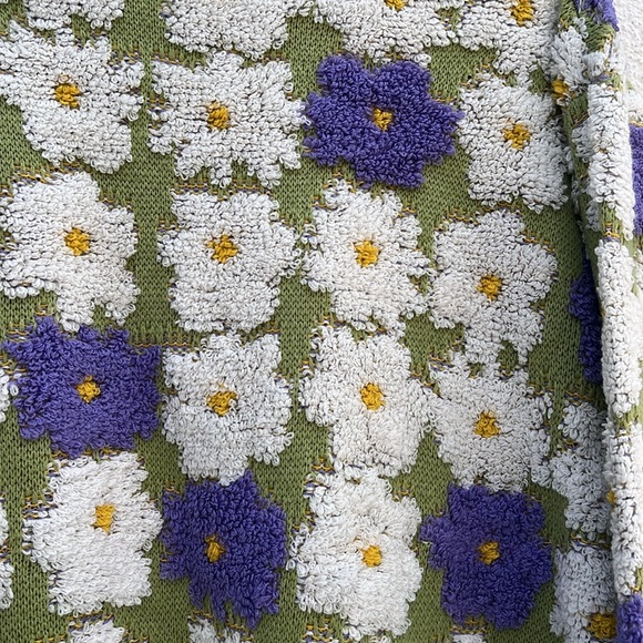 Forever 21 Plus 2x Floral Sweater - Picture 2 of 5